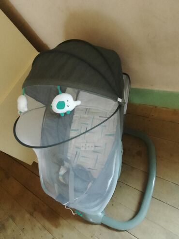 Beşiklər: Oğlan və qız üçün, Yeni, Dördbucaq, Beşik, Dəstsiz, Matras ilə, Yellənmə mexanizm ilə — 1