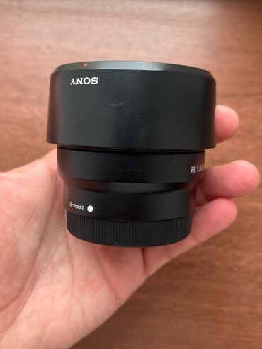 Sony 50mm 1.8 yaxşı vəziyyətdədir, heç bir problemi yoxdur. Yenisini