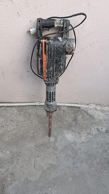 adboynu: Ağır işlər üçün elektrikli beton qırıcı (demolitor) çəkic. Adboynu, 0 — 1