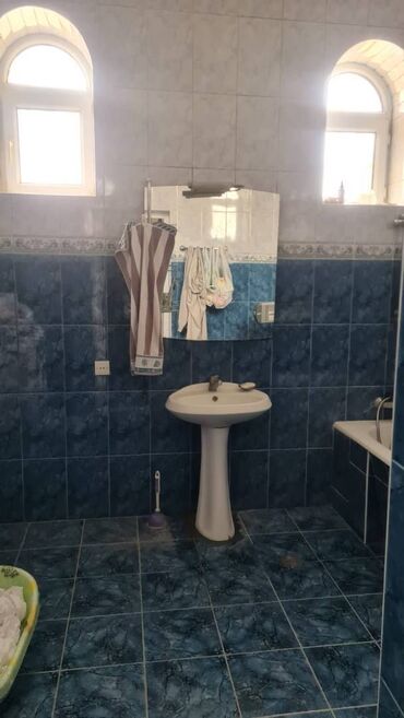 Digər kommersiya daşınmaz əmlakı: Badamdar da Hərbi qospitalın yanında 6 sotun içində olan 2 mərtəbli 5 — 25