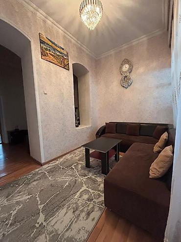 mesdagada heyet evleri: 3 otaqlı fərdi ev (həyətyanı sahə ilə) Planlama və sahələr: - Geniş — 7