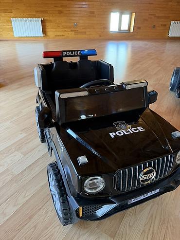 Детские электрокары: Uşaq elektrik polisi maşını – 2 yerlik, qara rəng Xüsusiyyətlər: - — 1