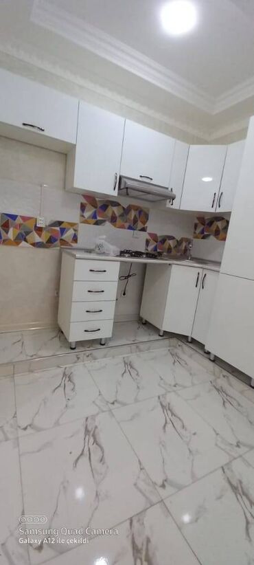 Uzunmüddətli kirayə mənzillər: Masazırda 6 mertebeli binanın 4-cü mərtəbəsində yerləşən ümumi sahəsi — 6