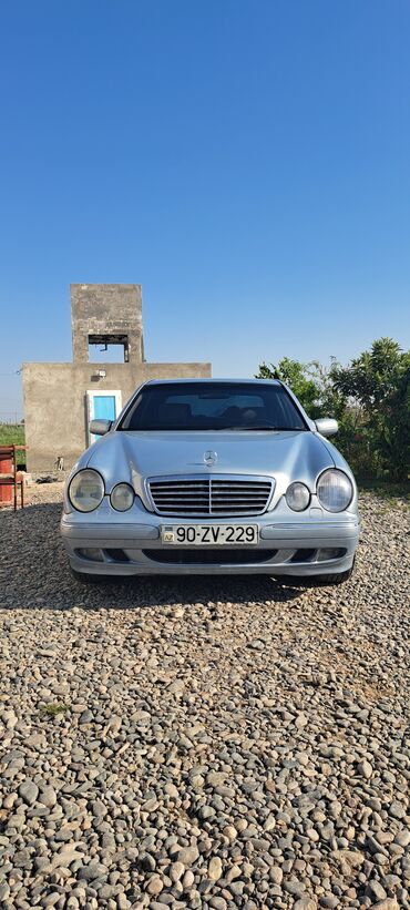 Mercedes-Benz: Mercedes-Benz E 220: 2.2 l | 2000 il Sedan — 1