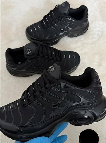 Patike: Svi modeli po 2850 din
br 36 do 46 — 18