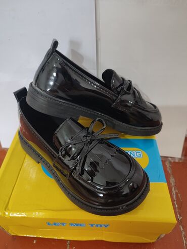 Детская одежда и обувь: Продаются лоферы для девочкине подошли размером заказывали для