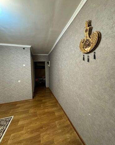 срочно продаётся 1 комнатная квартира в районе ошского рынка по улице кенсуйская: 1 бөлмө, 39 кв. м, Хрущевка, 1 кабат, Евроремонт