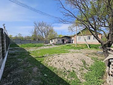 Продажа коттеджей и домов: Продается жилой дом с большим огражденным участком 8 соток, фактически at lalafo.kg — 4 Продажа коттеджей и домов: Продается жилой дом с большим огражденным участком 8 соток, фактически — 4