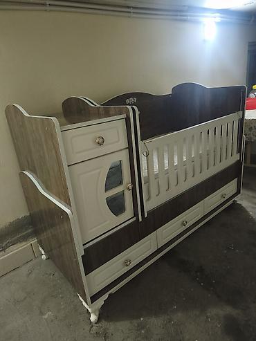 Oğlan və qız üçün, İşlənmiş, Dördbucaq, Beşik, Dəstsiz, Matras ilə, Yellənmə mexanizmi ilə