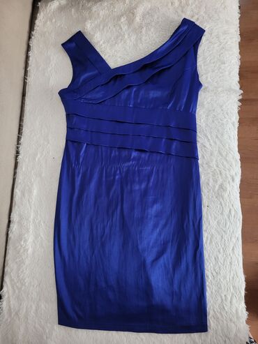 haljine borca: Satenska haljina ocuvana.Velicina M/L