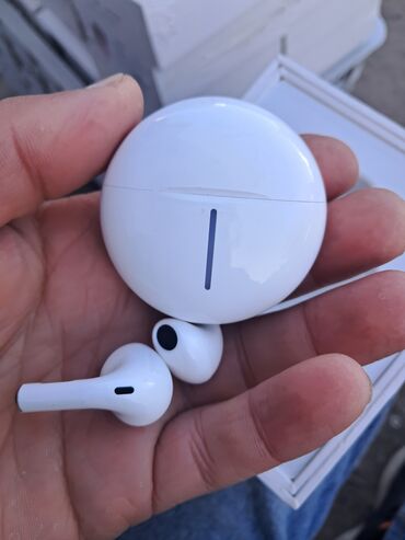 Наушники: Беспроводные наушники-вкладыши с зарядным футляром (круглый кейс) - — 3