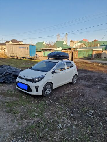 Легковой транспорт: Сдаю в аренду: Легковое авто