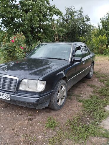 Mercedes-Benz: Mercedes-Benz E 220: 2.2 l | 1995 il Sedan