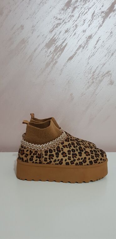 Ugg obuća: Ugg mini čizme, bоја - Braon, 40.5 — 6