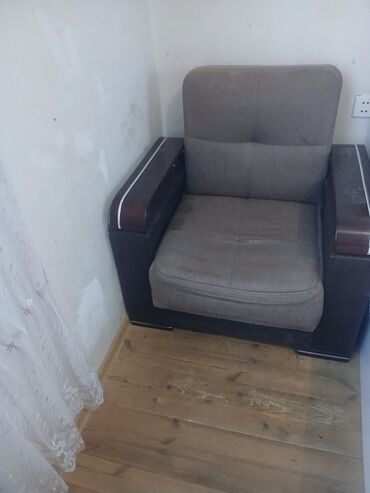 Divan və kreslo dəstləri: Divan bir ədəd kreslo iki ədəd işlənmiş uzlərində biraz yırtıglar var -da lalafo.az — 6 Divan və kreslo dəstləri: Divan bir ədəd kreslo iki ədəd işlənmiş uzlərində biraz yırtıglar var — 6