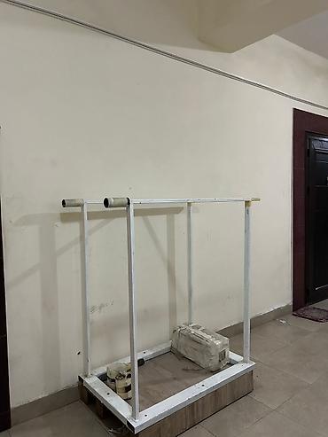 Оборудование для магазинов: Metal karkaslı asılqan/stellaj - Material: metal profil karkas, üst — 1