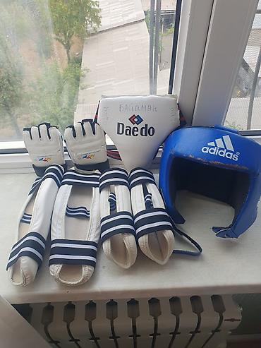 Продаю комплект экипировки для тхэквондо. Состав: - Шлем Adidas at lalafo.kg Продаю комплект экипировки для тхэквондо. Состав: - Шлем Adidas