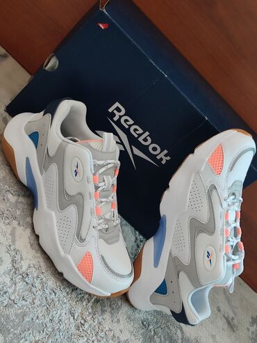сникерс оптом цена бишкек: Кроссовки, 37.5, Reebok, Новый, цвет - Белый, Самовывоз