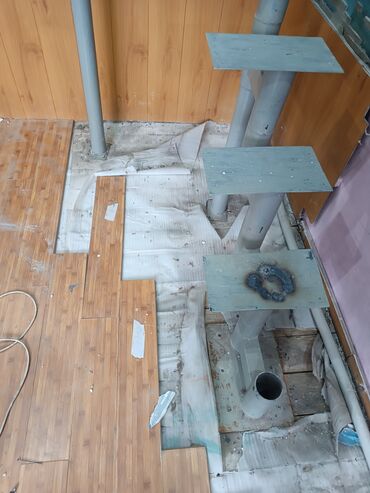 Металлические лестницы: Металлическая винтовая лестница со ступенями серого цвета — 10