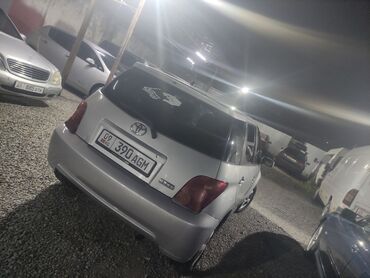 Toyota: Toyota ist: 2003 г., 1.3 л, Автомат, Бензин, Хэтчбэк