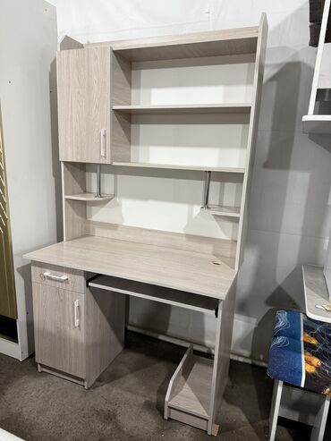 Компьютерные столы: Компьютерный стол, Новый, С полками — 10