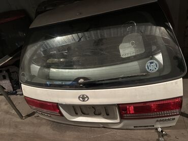 багаж одисей: Крышка багажника Toyota 2002 г., Б/у, цвет - Белый,Оригинал