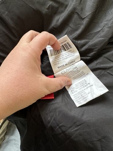 Пуховики и зимние куртки: Продаю 1) зимняя куртка размер 48 - 3000 сом 2) Деми куртка размер — 1