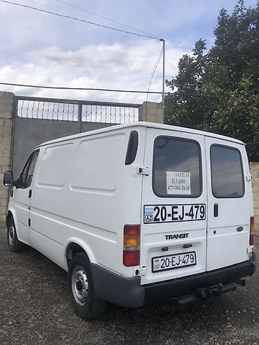 Ford: Ford Transit yük mikroavtobusu - Korpus: ağ rəng, ikitaylı arxa qapı — 1