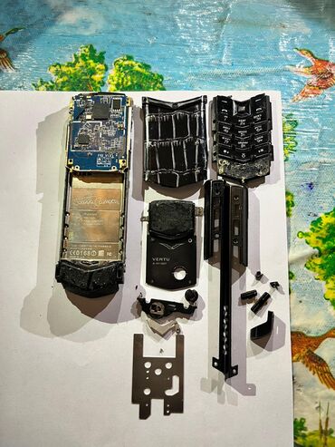 Vertu: Vertu Signature Touch, rəng - Boz, Düyməli — 2