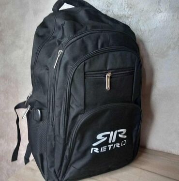 Torbe: Podeljeni unutrašnji deo + srednji i dva mala dela, skladište za piće — 22