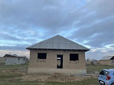 act building: Продаётся дом-«коробка» из самана на участке. Характеристики: - — 4