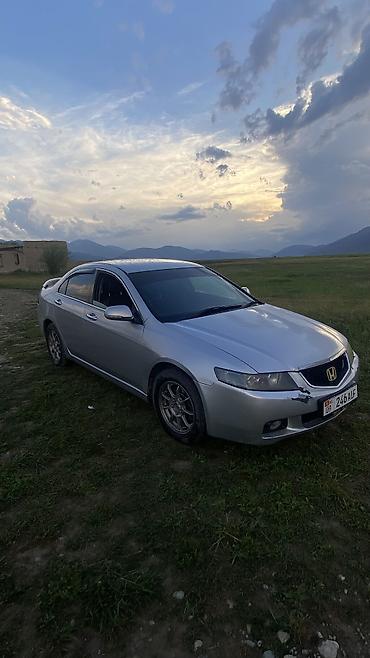 2 8: Honda Accord: 2003 г., 2 л, Механика, Бензин, Седан — 9