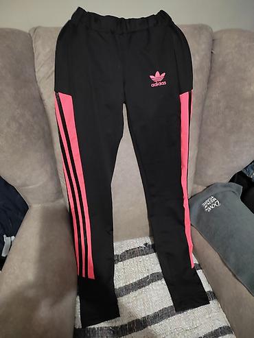 Donji deo: Novo
 Trenerka helanke
 Fenomenalno
 L veličina
 STVARNO SU VRHUNSKE — 7