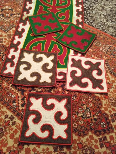 Комплектующие для юрт: Шырдаки. ковёр вышетый в ручную натуральный кошма и круглый стол на — 2