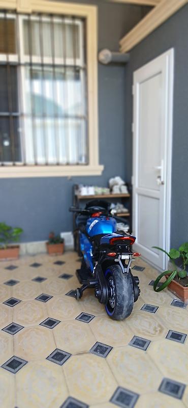 sarafan don: Uşaq elektrik motosikleti – idman üslublu, mavi rəng - Realistik — 4