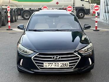 audi a8: Hyundai Elantra: 2 l | 2017 il Sedan — 2
