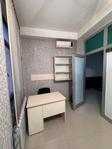 Ofislər: İcarəyə ofis otağı - İşə hazır, tam mebelli: 3 ədəd iş masası, 3 ədəd — 2
