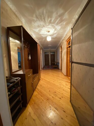 Otaqların satışı: Ev 2 mertebelidir. Gence seher Gulustan qesebesi Arkadan azca iceride — 15