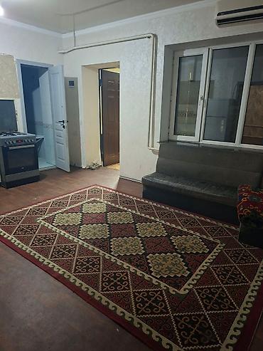 Долгосрочная аренда комнат: Сдаётся дом 2 комнаты до апреля. Есть холодильник, автомат,во внутрь — 6