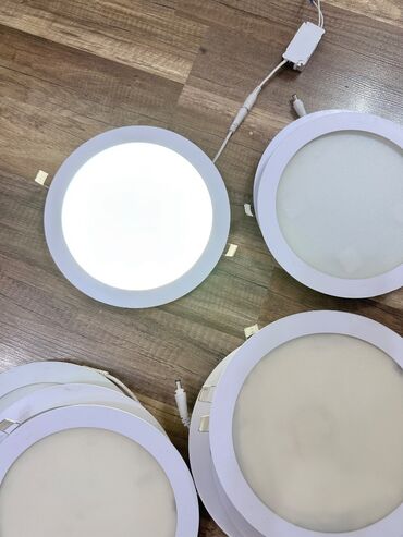şayrıyan işıqlar: 13 ədəd led spot lampa. Mağazanın olub, mağaza bağlanıb. Lampaların
