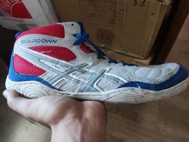 темно синего цвет с: Эркектердин кроссовкасы, 43, Asics, Колдонулган, түсү - Ак, Акылуу жеткирүү