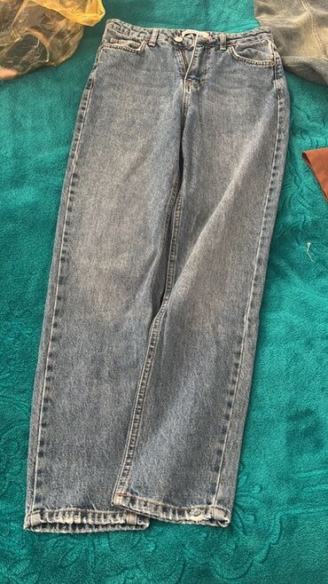 Cinslər: Klassik mavi “straight leg” cins şalvar - Material: qalın denim -