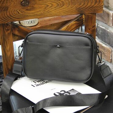 Классические сумки: Мужская сумка через плечо, черная - Формат: компактная прямоугольная — 5