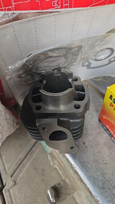 Мотозапчасти и аксессуары: Набор запчастей для малокубатурного мотоцикла/скутера: - Головка — 3