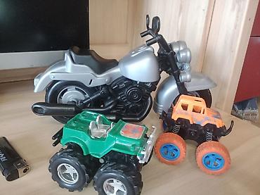 Игрушки: Набор игрушечных транспортных средств Состав: - Большой автовоз с — 6