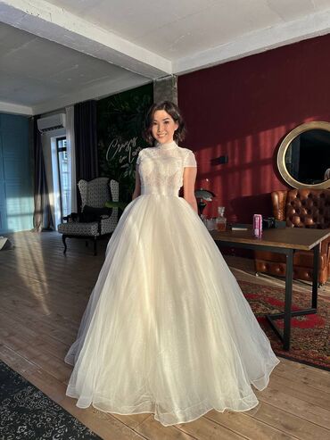 Свадебное платье 👰 новое
Шикарно сидит