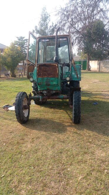 Traktorlar: YUMZ traktor – böyük kabinalı model Xüsusiyyətlər: - Dizel mühərrik — 5