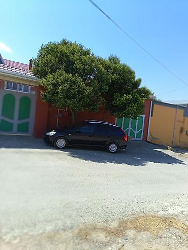 üstü açıq maşın: Kia Cee’d SW (universal) – qara rəng, Azərbaycan nömrə nişanı — 5