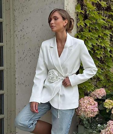 Sakoi: ✨Elegantni ženski blejzer sa cvetnim pojasom
✅2999 din
Uni — 3