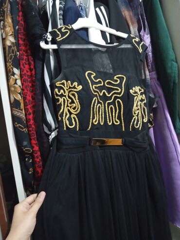 красивые платья на прокат в баку: Qara rəngli uzun ziyafət geyimi - Model: qolsuz, dairəvi yaxalı - Üst